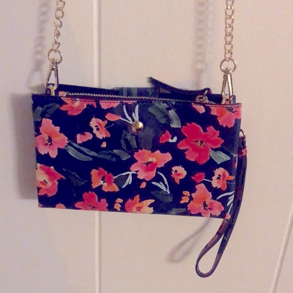 Nanette Lenore Floral Wristlet - Picture 2 of 4